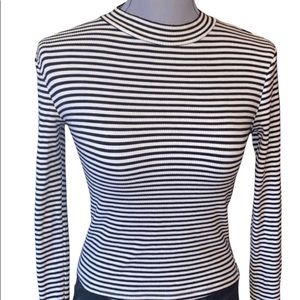 🦋Forever 21 black and white striped ribbed top size medium🦋